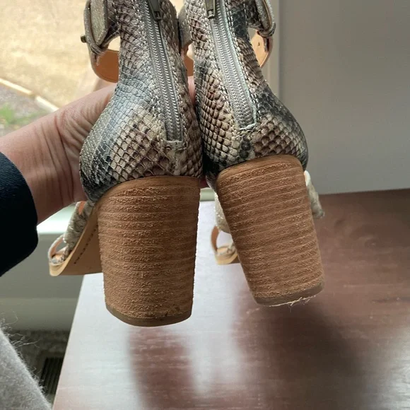 Frye and Co. Women’s Bryn Stitch Sandal Heeled Snake Print SZ 9 3”heel - Picture 4 of 9